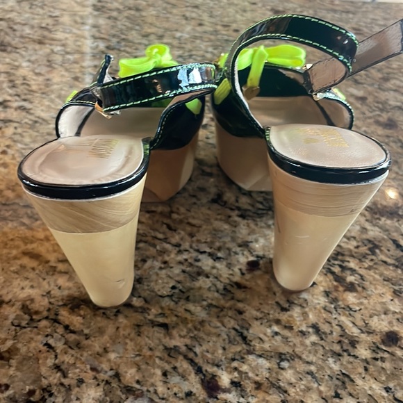 37 IT Moschino platform heeled sandal. Black Patent leather and neon green lace - Picture 3 of 7